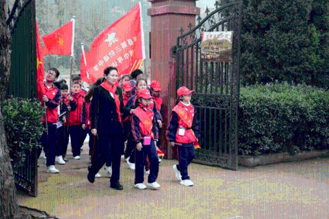 逃出灰绿房